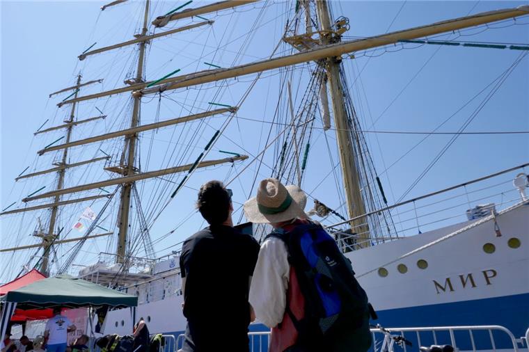 Nur noch drei Tage bis zum Seestadtfest in Bremerhaven Die "Mir" wird wieder in Bremerhaven erwartet.