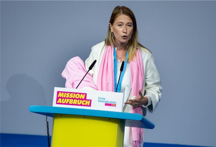 Bremer FDP-Aushängeschild Lencke Wischhusen verlässt Politik Die „Mission Aufbruch“ ist für Lencke Wischhusen zumindest in der Politik bald beendet. Die FDP-Fraktionsvorsitzende in der Bürgerschaft kündigt in den sozialen Medien ihren Rückzug an und will sich wieder in der Wirtschaft engagieren. Foto: von Jutrczenka/dpa