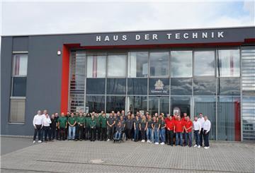 Mitarbeiter der Firmen Arthur Friedrichs Industriebedarf und Pitzner Industrieservice.