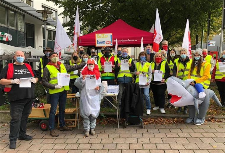 Fünfter Streiktag bei „Nordsee“ in Bremerhaven Die Mitarbeiter der „Nordsee“ streiken für ihre Zukunft in Bremerhaven.