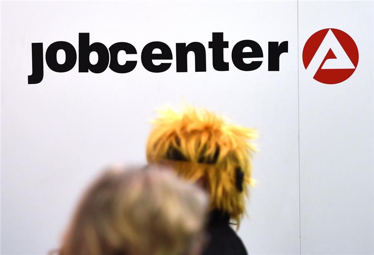 Die Mitarbeiter in Jobcentern sollen freundlicher werden. 