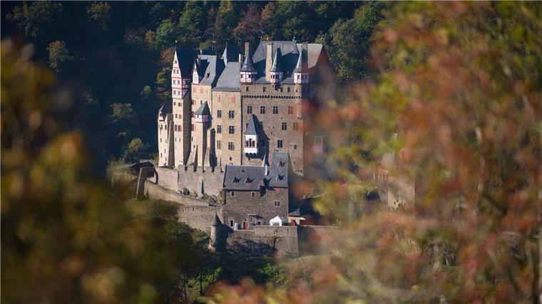 Kein Fremdverschulden bei tödlichem Unfall nahe Burg Eltz Die mittelalterliche Burganlage Eltz.