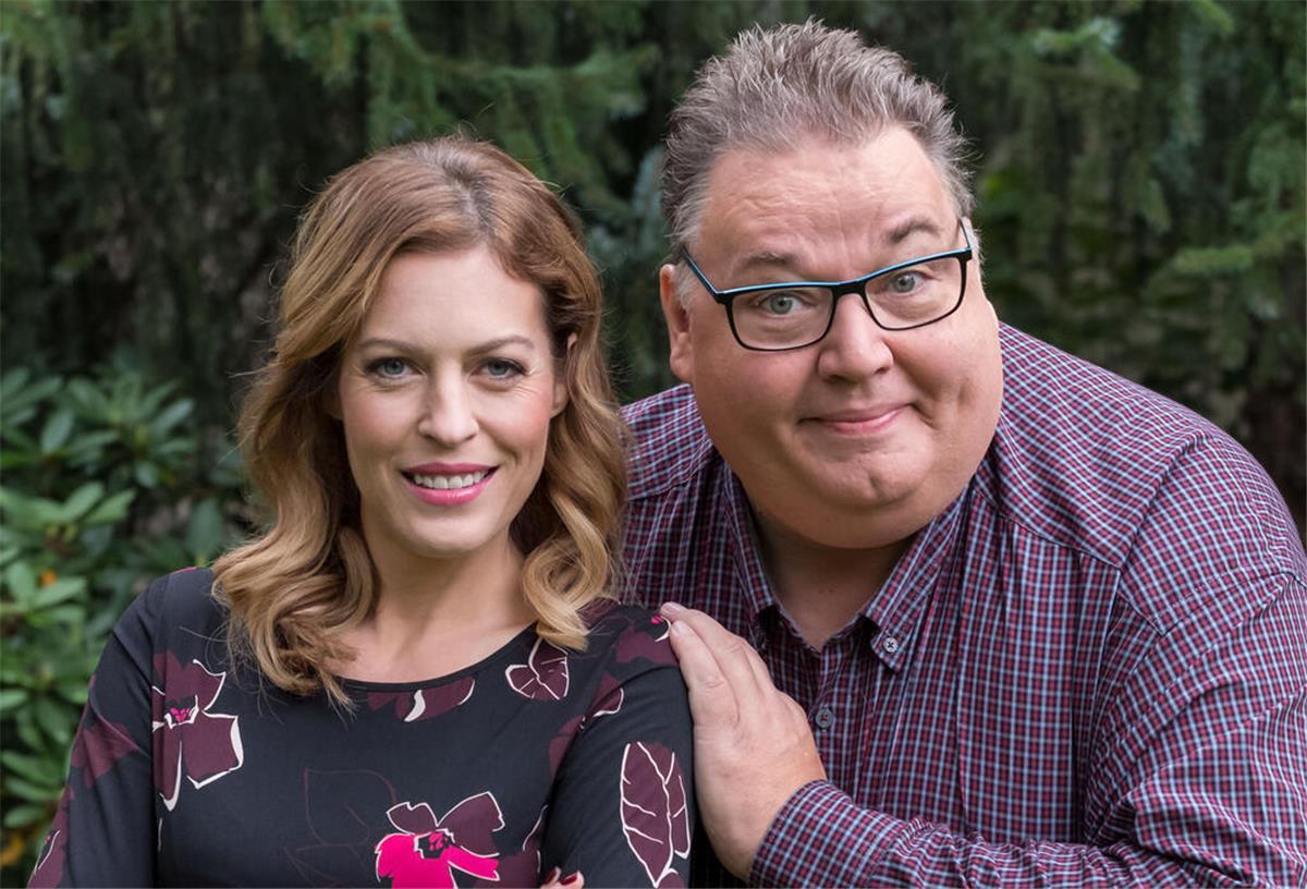Die Moderatoren der Umweltlotterie "Bingo!", Jule Gölsdorf und Michael Thürnau sind auch am Sonntag wieder am Start, wenn Jörn aus Cuxhaven an der Quiz-Show teilnimmt.