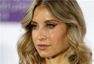 Die Moderatorin Cathy Hummels kommt zu Verleihung des Deutschen Parfumpreises „Duftstars 2023“.