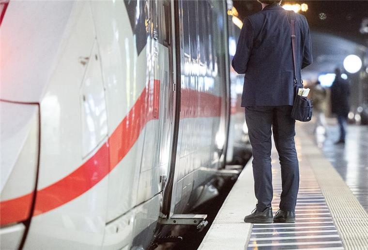 Deutsche Bahn: Wird der Mega-Konzern aufgespalten? Die Monopolkommission spricht sich für eine Aufspaltung des Deutsche Bahn-Konzerns aus.