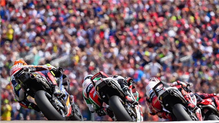 Auch ohne deutsches Zugpferd: MotoGP lockt die Massen Die MotoGP-Piloten begeistern die Massen am Sachsenring.
