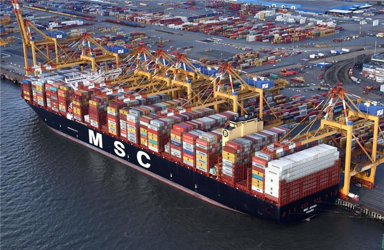 Bremerhaven: Riesencontainerschiff "MSC Arina" an der Stromkaje Die "MSC Arina" an der Stromkaje in Bremerhaven.