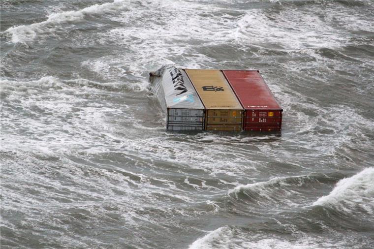 "MSC Zoe": Havariekommando informiert über Container-Bergung Container der "MSC Zoe" treiben in der Nordsee in niederländischen Küstengewässern.