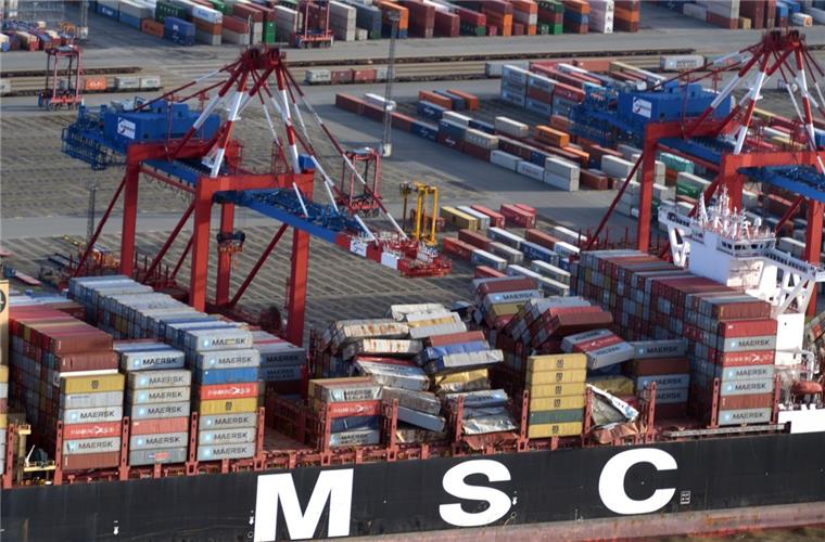 Die "MSC Zoe" hat Bremerhaven verlassen Die "MSC Zoe" lag bis Mittwoch an der Stromkaje in Bremerhaven. Jetzt hat sie die Seestadt verlassen.