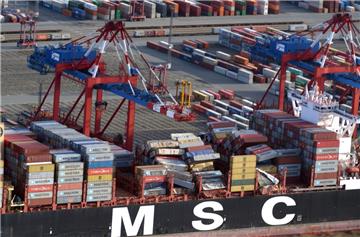 Die "MSC Zoe" nach der Havarie am Container-Terminal in Bremerhaven.