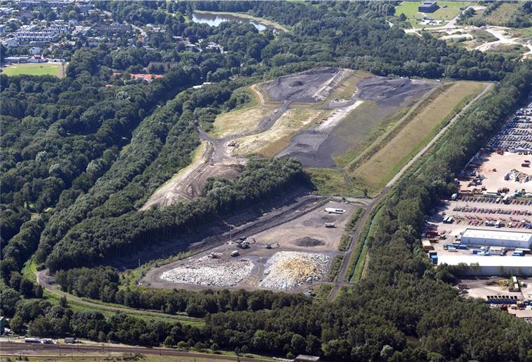 Noch kein Termin für Deponiebeirat in Bremerhaven Die Mülldeponie Grauer Wall in Bremerhaven ist ein Streitthema.