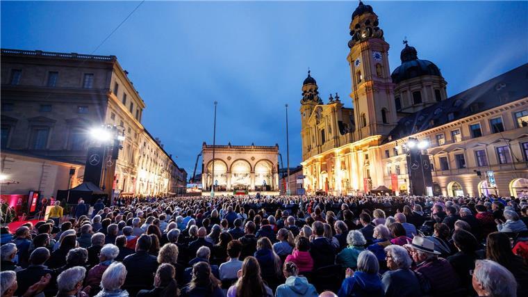 Münchner Philharmoniker: Klassik-Promis und Mitmach-Konzerte Die Münchner Philharmoniker sind auch wieder bei Klassik am Odeonsplatz dabei. Das zeigt ein Blick in ihre neue Konzertsaison.