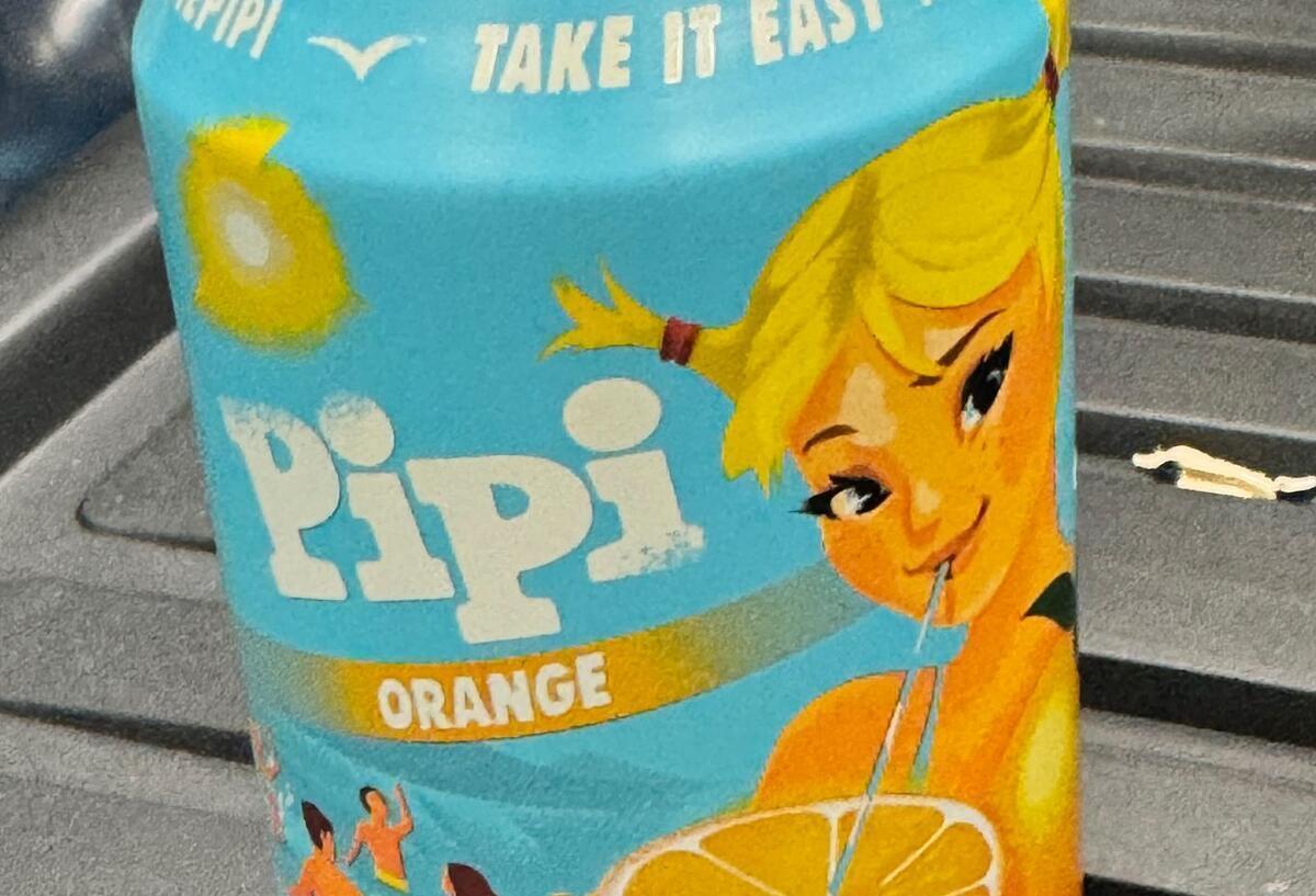 „Pipi“-Zoff! Lindgren-Erben klagen gegen kroatische Kult-Limo Eine Dose „Pipi“ Limonade steht auf einem Tisch.