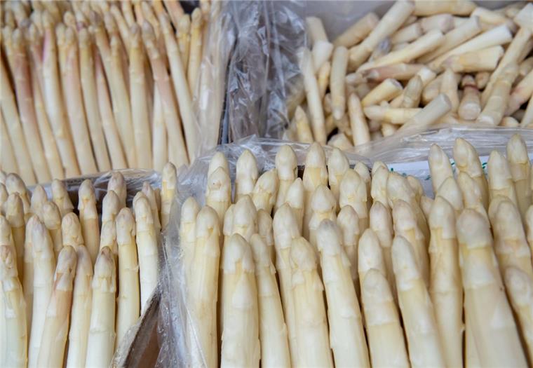 Weder Spargelwetter noch Spargelhunger im nord24-Land Die Nachfrage nach Spargel ist aktuell in Norddeutschland noch etwas zurückhaltend.