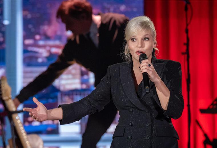 Ina Müller ist dabei: Diese Promis starten bei der neuen Staffel von LOL Die nächste Staffel LOL steht an. Mit dabei ist auch die Köhlenerin Ina Müller.