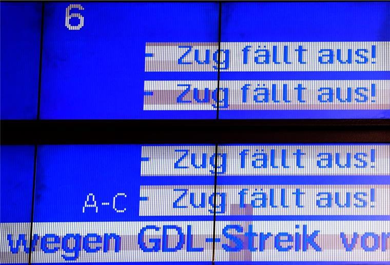 Bahnverkehr in Niedersachsen wegen GDL-Streik stark eingeschränkt Die nächste Streikrunde der Lokführergewerkschaft GDL ist angelaufen.