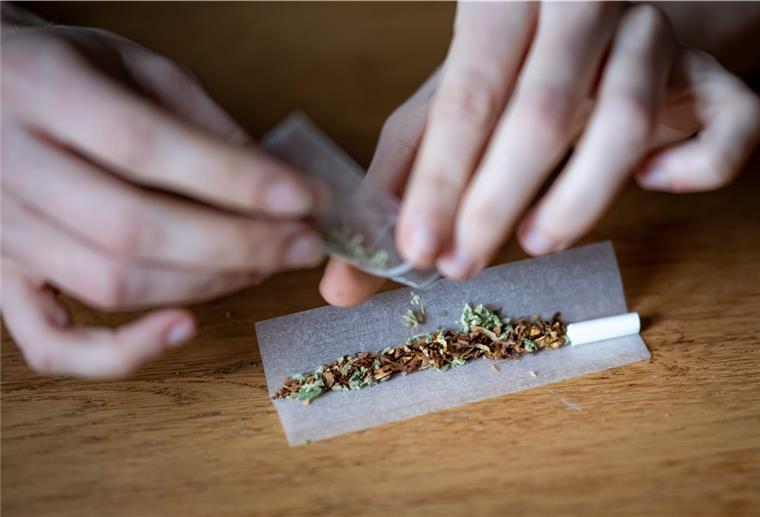 Cannabis-Freigabe bleibt umstritten Die neue Bundesregierung hat sich in ihrem Koalitionsvertrag das Ziel gesetzt, Cannabis zu legalisieren.