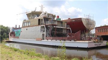 Die neue Fähre „Meine Fähre 1“ liegt an einer Werft in Groningen