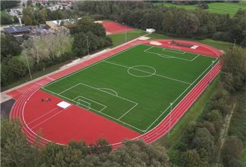 Der neue Kreissportanlage mit Kunstrasenplatz in Hagen am Perdehamm 3 wurde eingeweiht. 