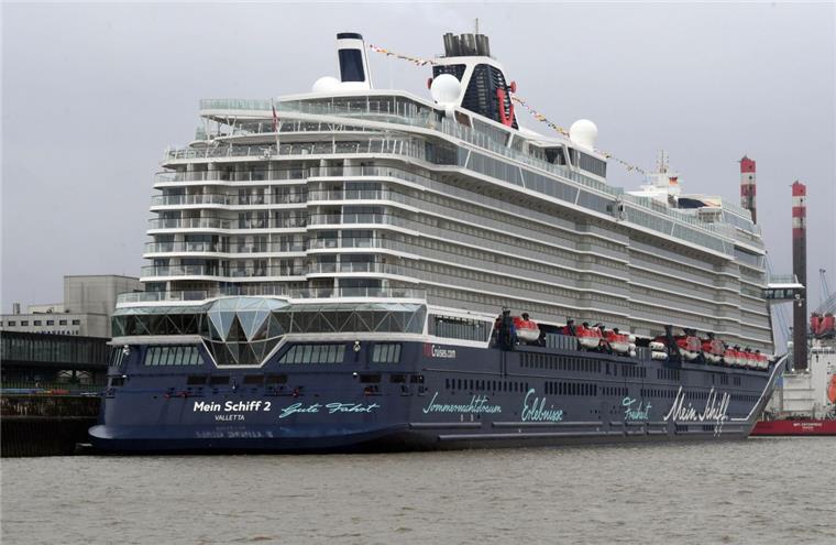 Die neue "Mein Schiff 2" liegt bis Sonntagabend an der Columbuskaje in Bremerhaven. Dienstag kommt sie zurück.