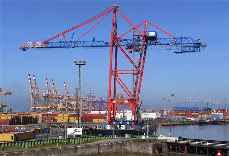 Häfen rüsten sich für XXL-Frachter Die neuen Containerbrücken für Eurogate in Hamburg werden in Bremerhaven zusammengebaut.