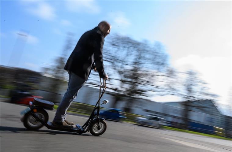 Kassenärzte-Chef für Verbot von E-Tretrollern Die neuen E-Tretroller sorgen nicht überall für Begeisterung.