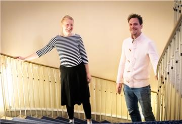 Die neuen Theaterpädagogen Elisa Weiß und Tom Baert pflegen in dieser Saison den Kontakt zu den Schulen.