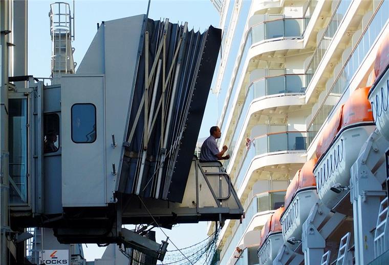 Die neuen XXL-Passagierbrücken an der Columbuskaje sollen länger und breiter sein als die bisherigen Geräte, die seit fast 20 Jahren im Einsatz sind. Mit ihnen sollen auch große Schiffe zügig abgfertigt werden.