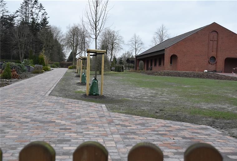 Rhade: Schulden steigen, doch es gibt „einen guten Puffer“ Die Neugestaltung des Friedhofes in Rhade ist weit gediehen und die größte Investition dieses Jahres.