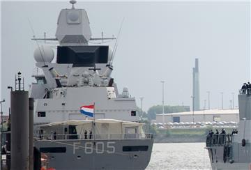 Die niederländische Marinefregatte „HNLMS Evertsen“ wurde zum Ziel von russischen Scheinangriffen.