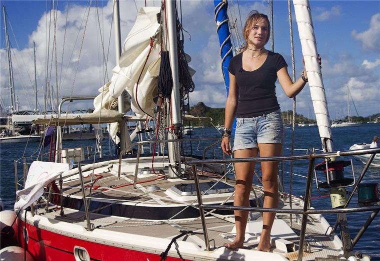 Brake: Weltumseglerin Laura Dekker berichtet von ihrem Traum Die niederländische Seglerin Laura Dekker berichtet in Brake über ihre Erlebnisse.