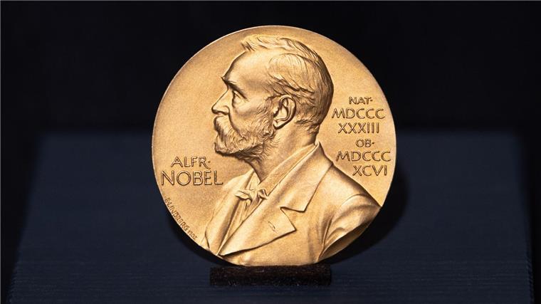 Überraschung in Stockholm - Literaturnobelpreis für Han Kang Die Nobelmedaille gilt als eine der prestigeträchtigsten Auszeichnungen der Erde.