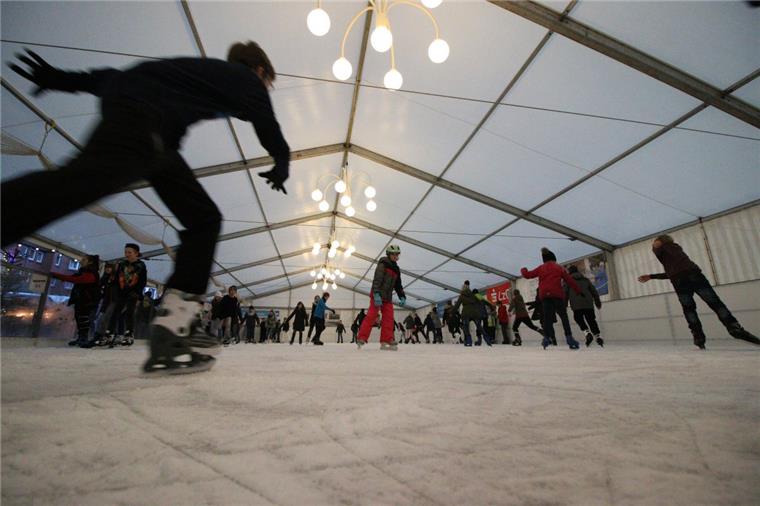 Eislaufspaß bei Nordenham on Ice Die Nordenhamer Eisbahn ist vom 23. November bis 21. Dezember geöffnet.