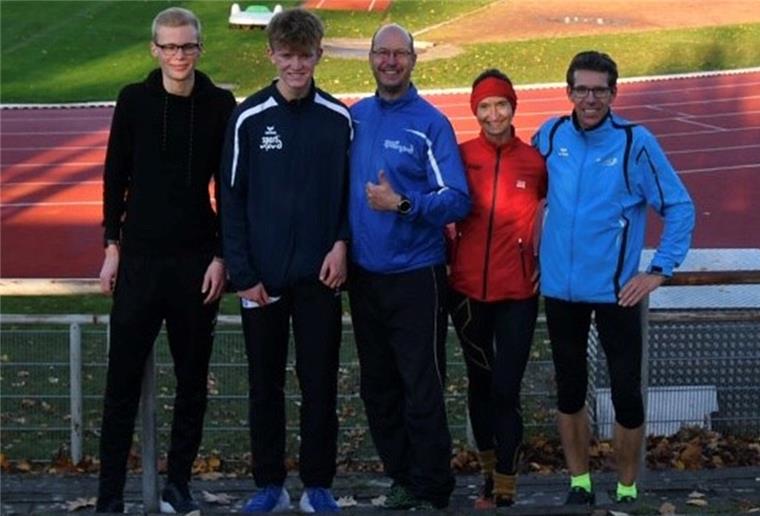 Drittschnellster Niedersachse im 3000-Meter-Lauf Die Nordenhamer (von links) Thore Ifsen, Tammo Doerner, Stefan Doerner, Tanja Lischewski und Jörg Brunkhorst waren in Bielefeld.