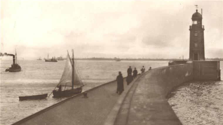 Nordmole: Das passiert mit den Resten vom schiefen Leuchtturm Die Nordmole in ihren besten Jahren - aufgenommen 1927.