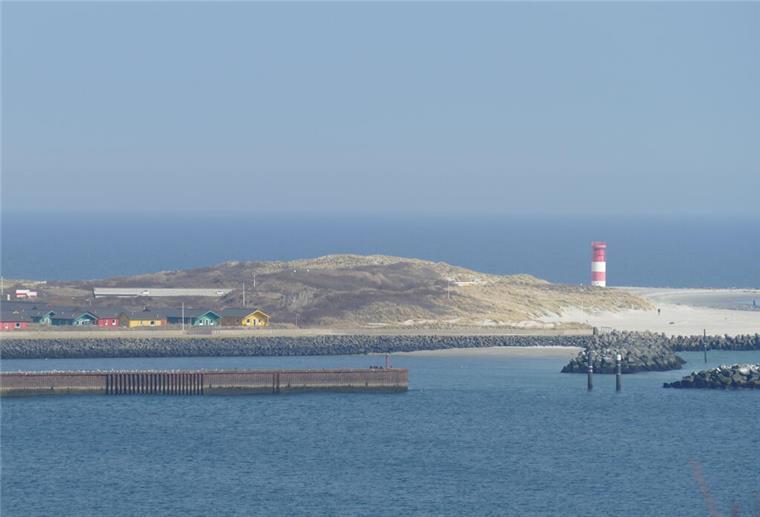 Auf dieser weitgehend unbekannten Nordsee-Insel gibt es den „Roten Diamanten“ Blick auf die Nordsee-Insel Düne neben Helgoland. Die Nordsee-Insel Düne ist weitgehend unbekannt. Sie liegt direkt neben Helgoland und ist ein Paradies für Urlauber.