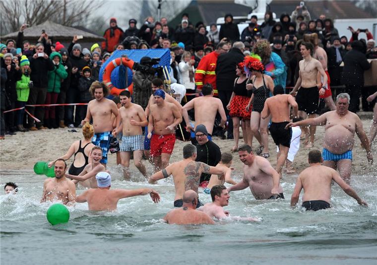 Die Nordseelagune in Burhave ist alljährlich Ort des Neujahrsschwimmens. 