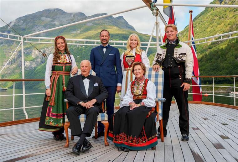 Jawort am Fjord: Prinzessin Märtha Louise heiratet Schamanen Die norwegische Königsfamilie.