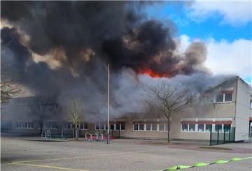 Die Oberschule der Marion-Dönhoff-Schule in Wilhelmshaven brennt.