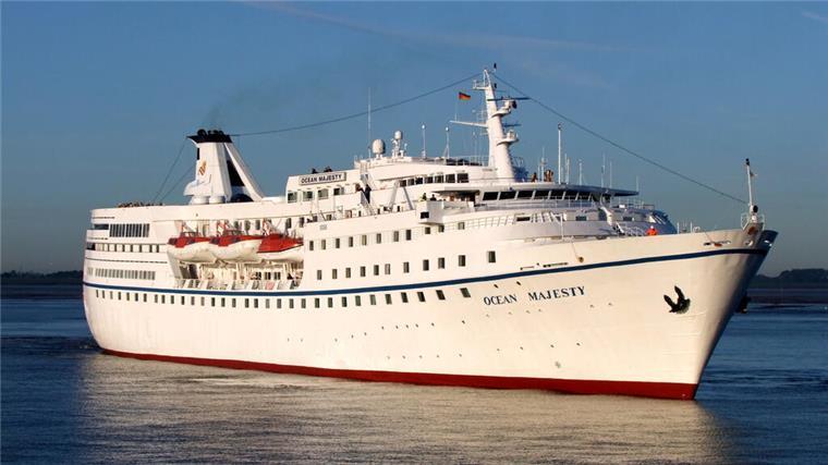 Der Kreuzfahrtanbieter Hansa Touristik gibt auf Die „Ocean Majesty“ vor der Bremerhavener Columbuskaje.