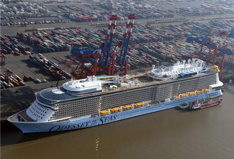 Meyer-Neubau kommt in Bremerhaven an Die „Odyssey of the Seas“ liegt am Containerterminal. Das Kreuzfahrtschiff ist am Mittwoch in Bremerhaven angekommen.