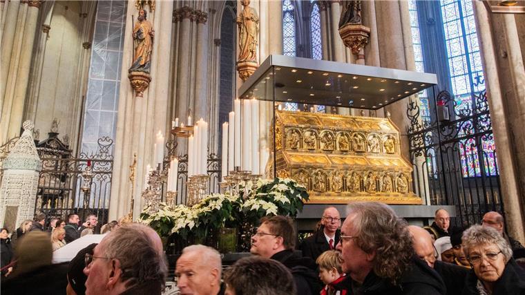 Die Kölner Royals Die Öffnung des Schreins der Heiligen Drei Könige zieht jedes Jahr viele Gläubige an. (Archivbild)