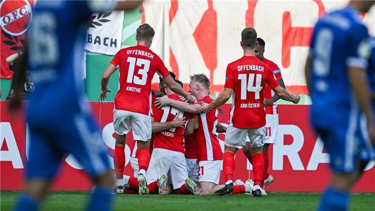 Offenbach gelingt Pokal-Überraschung gegen Magdeburg DIe Offenbacher Kickers sind durch einen Sieg gegen den 1. FC Magdeburg in die zweite Runde des DFB-Pokals eingezogen.