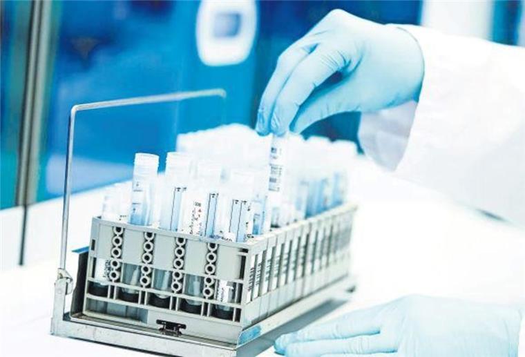 Die Omikron-Variante BA.5 des Corona-Virus breitet sich in Deutschland aus.