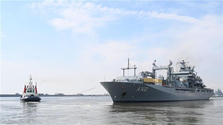 Versorgungsschiff in Wilhelmshaven eingelaufen Die Operation hat die Besatzung der „Frankfurt am Main“ unter anderem nach New York, Honolulu und Tokio geführt. (Archivbild)