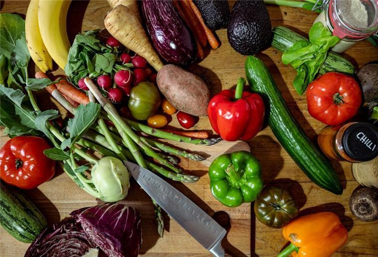 „Veganuary“ motiviert weltweit zum veganen Start ins Jahr ARCHIV - Die Studienteilnehmer ernähren sich entweder vegan, vegetarisch, pescetarisch oder essen sowohl pflanzliche als auch tierische Produkte. Foto: Fabian Sommer/dpa