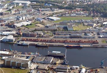 Die Packhalle X im Fischereihafen (rotes Klinnkergebäude) ist riesig und beherbergt verschiedene Nutzer. Auch ein Gründerzentrum für junge Lebensmittelunternehmen soll dort seinen Platz finden.
