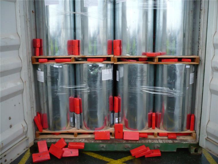 117 Kilo Kokain zwischen Fässern in Bremerhaven entdeckt Die Päckchen mit dem Kokain waren zwischen Fässern in einem Container aus Brasilien versteckt.