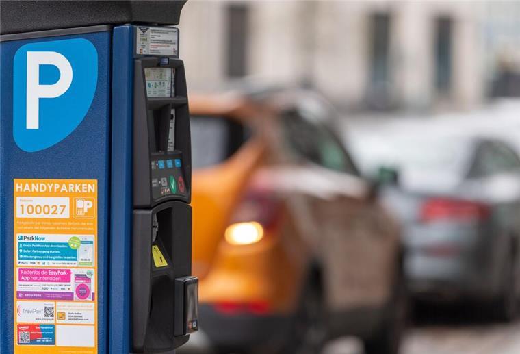 Start für digitales Parken ohne Tickets Ein Parkautomat