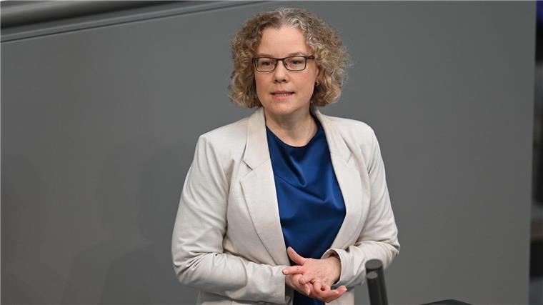 Abgeordnete kündigen Ablehnung von Streckenneubau an Die Parlamentarierin Verlinden (Grüne) findet die vorgelegten Argumente für die Neubaustrecke „transparent und überzeugend“. (Archivbild)